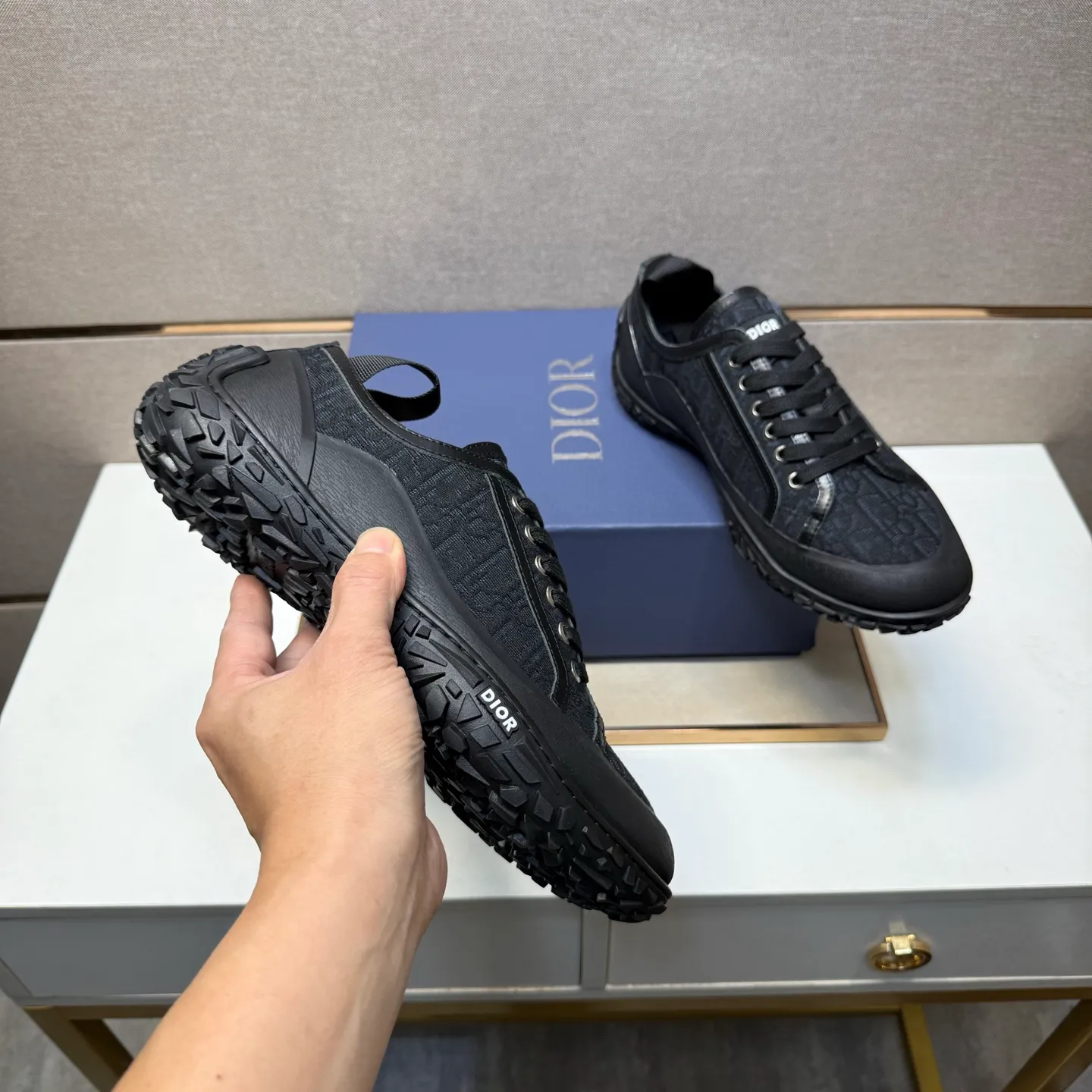 ⬛️Men's shoes 💰p442 [Dior~] Men's casual shoes 2025z cabinet sales simultaneously 🔶Size: 39-44 #️⃣ 🔷2 colors🔜The upper is made of multi-material splicing➕Genuine leather lining, comfortable and breathable, sole: original comfortable and wear-resistant outsole, ⚠️Real shot📱Photographed🎬The real thing is better📢📢📢